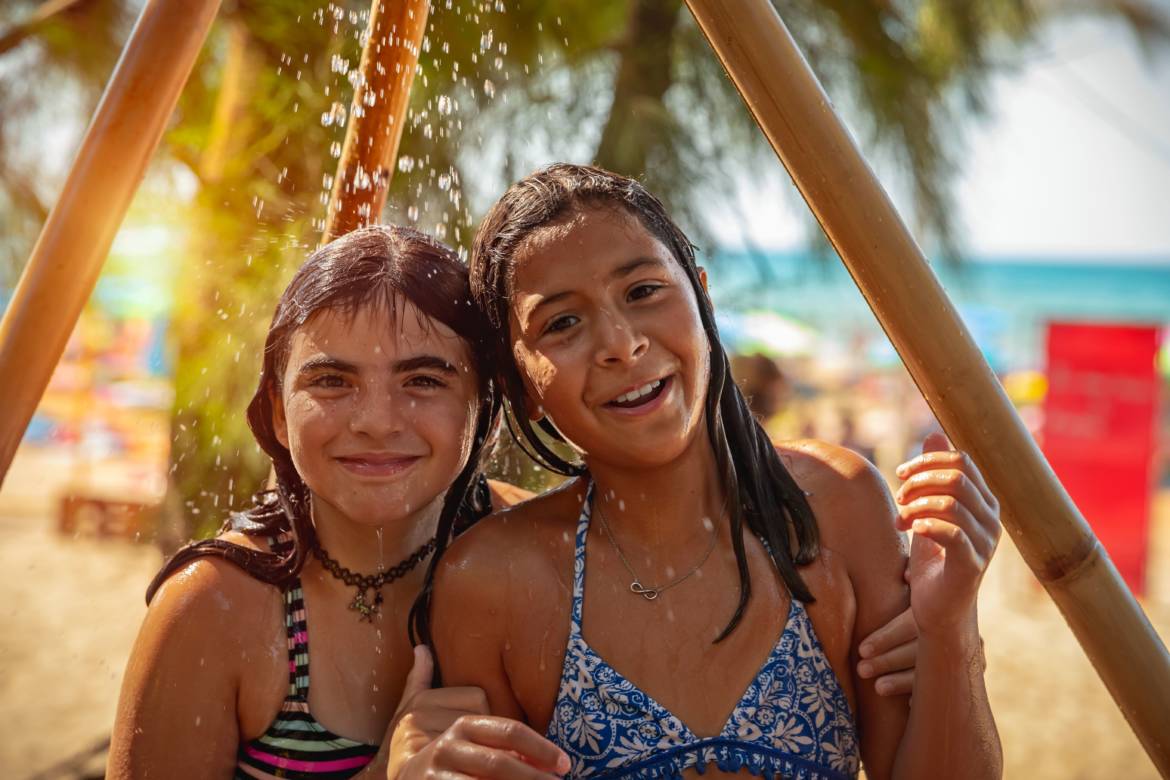 two-happy-girls-on-the-beach-NYT28ZA.jpg